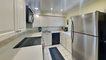 Condo (2 Bedrooms) | Property amenity