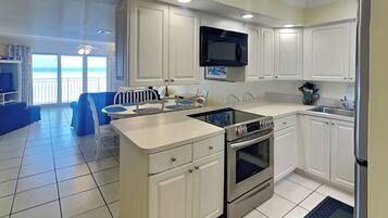 Condo (2 Bedrooms) | Property amenity