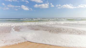 Condo (2 Bedrooms) | Property amenity