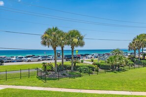 House, 1 Queen Bed with Sofa bed (Blue Surf 2) | Property grounds