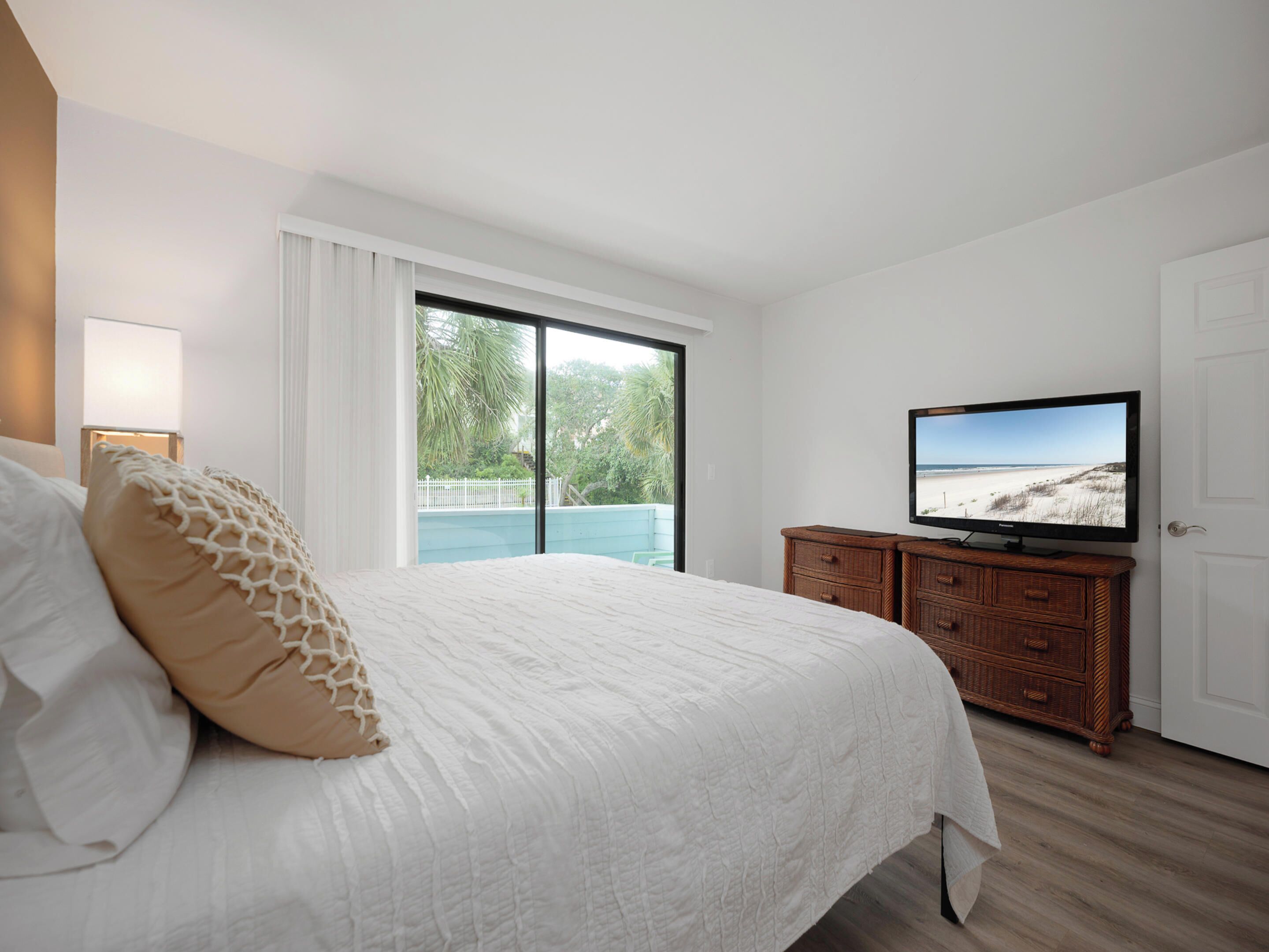 Condo (3 Bedrooms) | Property amenity