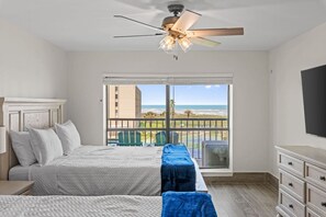 2 bedrooms, desk, WiFi, bed sheets