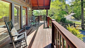 Studio (1 Bedroom) | Property amenity