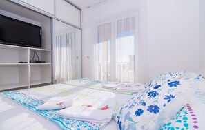 2 bedrooms, iron/ironing board, free WiFi, bed sheets