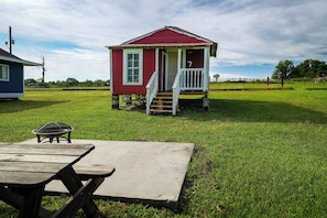 Terrace/patio - Charming Rustic Cabin w/ Lake view and Country Hills - Family Farms - Cabin 7 (Plantersville)
