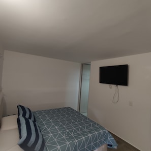 3 chambres, fer et planche à repasser, draps fournis