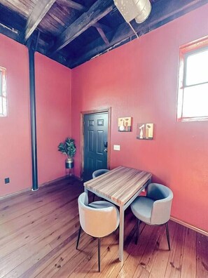 Dining - Sleepover | Extraordinary 2BD/1BA Condo - SGF (Springfield)