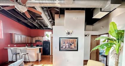 Sleepover | Extraordinary 2BD/1BA Condo - SGF