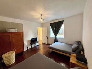 2 Schlafzimmer, Schreibtisch, Bügeleisen/Bügelbrett, WLAN