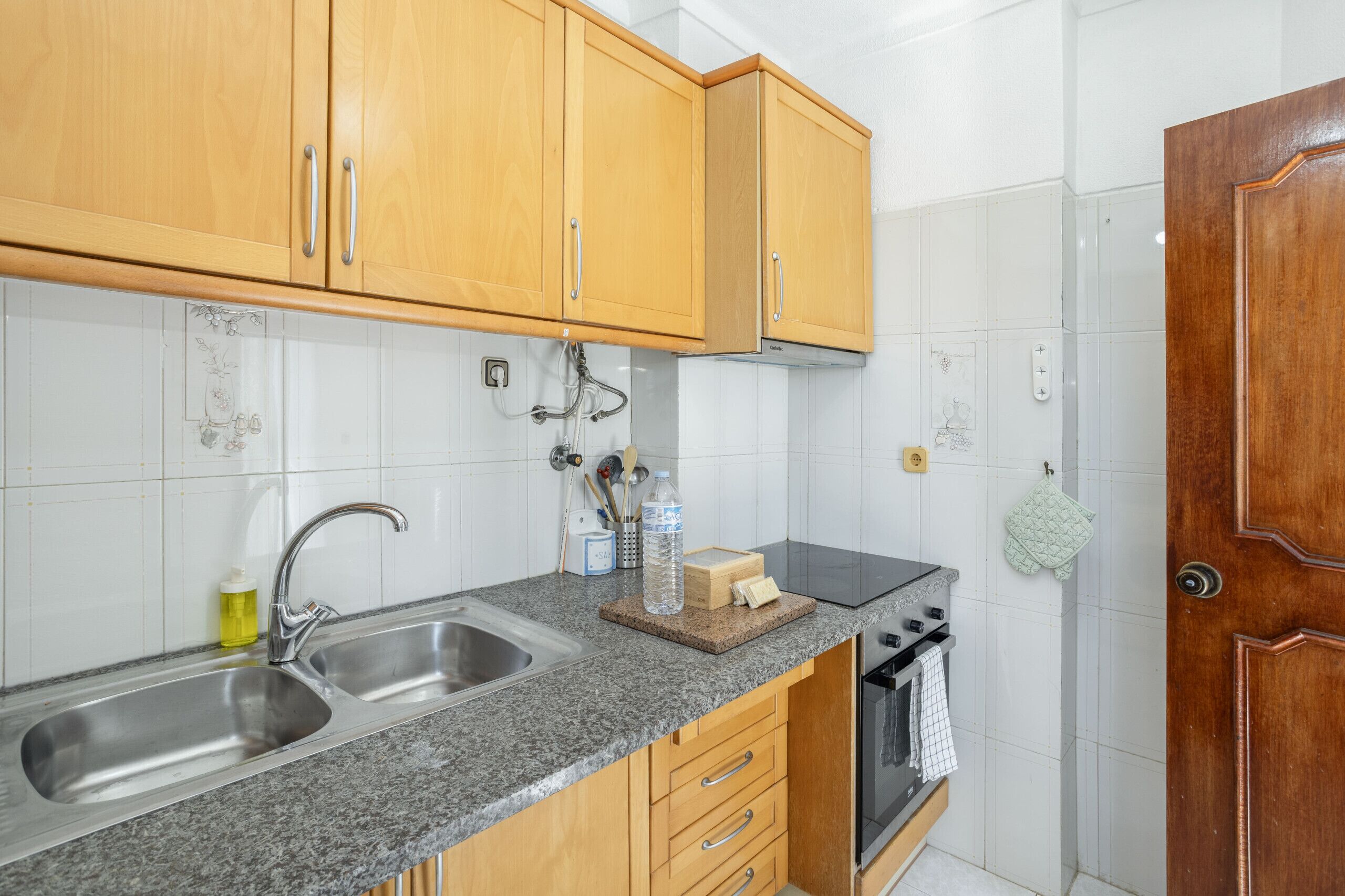 Fridge, microwave, oven, coffee/tea maker