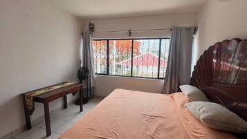 3 Schlafzimmer, BĂŒgeleisen/BĂŒgelbrett, WLAN, BettwĂ€sche