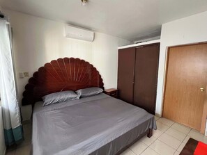 3 chambres, fer et planche à repasser, Wi-Fi, draps fournis