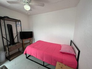 1 habitación, tabla de planchar con plancha, wifi y ropa de cama 