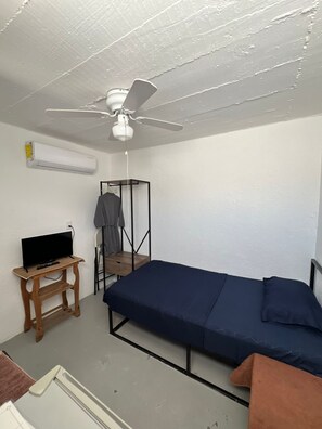 1 bedroom, iron/ironing board, WiFi, bed sheets - Cuarto de servicio con AC @ Starbucks La Fuente (Tuxtla Gutiérrez)