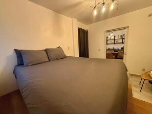 2 bedrooms, desk, iron/ironing board, WiFi