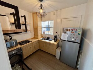 Fridge, microwave, stovetop, coffee/tea maker - 3 BR, apartment and studio, Condesa (Ciudad de México)