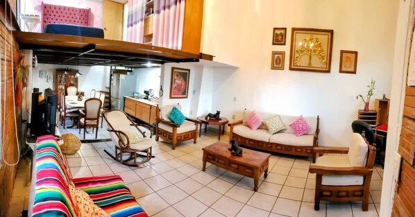 TV, offices - Casa 2BR con entrepiso y AC in Zona Centro (Tuxtla Gutiérrez)