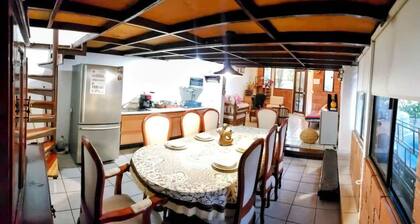 Casa 2BR con entrepiso Y AC @ Zona Centro