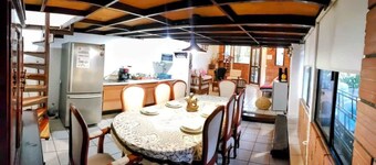 Casa 2BR con entrepiso y AC in Zona Centro