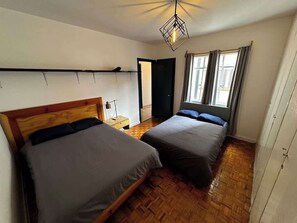 1 chambre, bureau, fer et planche à repasser, Wi-Fi