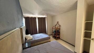 3 chambres, fer et planche à repasser, Wi-Fi, draps fournis