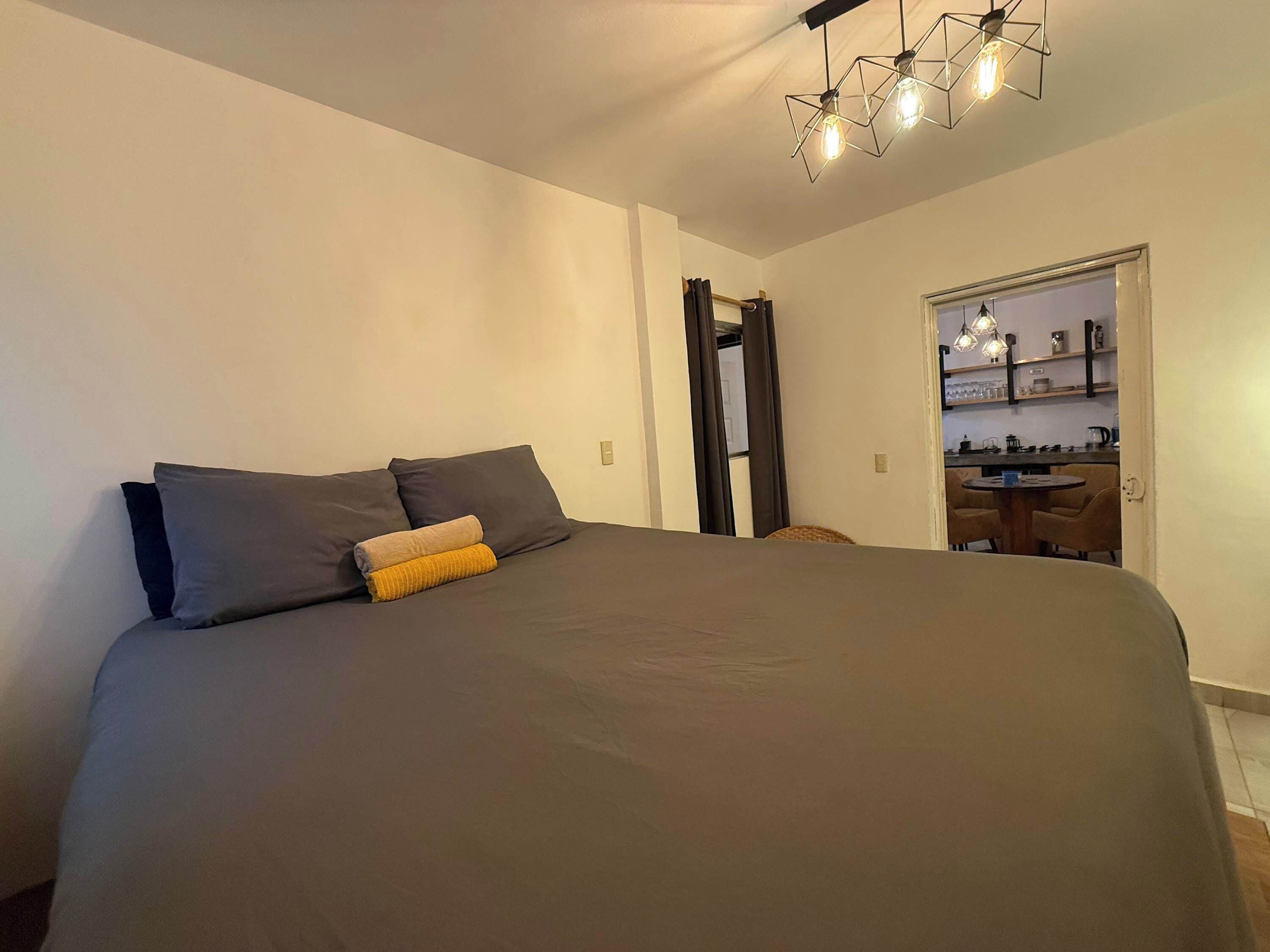 1 quarto, escrivaninha, ferros/tábuas de passar roupa, Wi-Fi