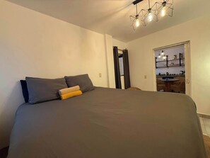 1 chambre, bureau, fer et planche à repasser, Wi-Fi