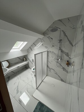 Dusche, Handtücher, Seife, Shampoo