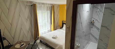 5 habitaciones, tabla de planchar con plancha y wifi gratis