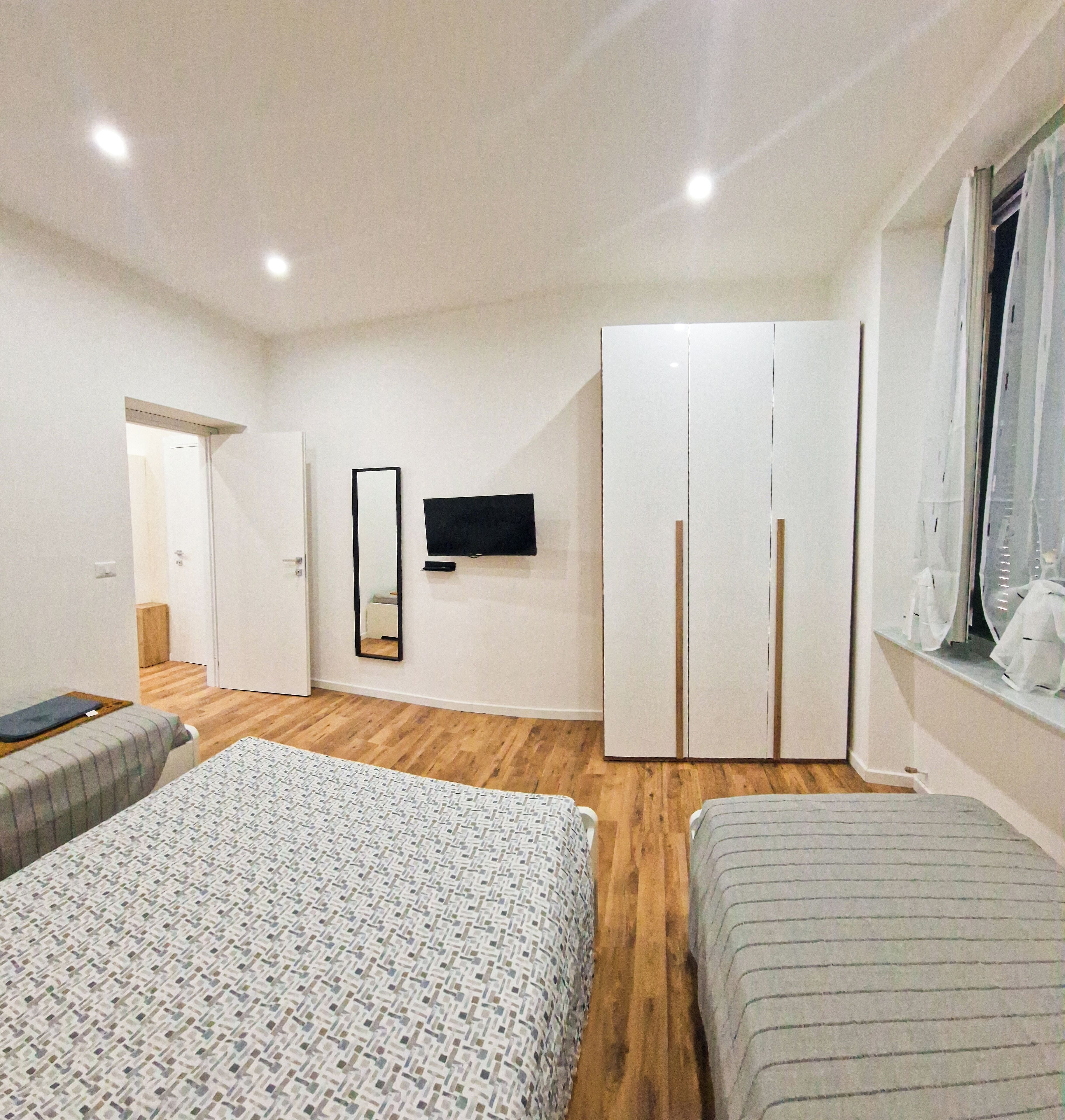 2 habitaciones, tabla de planchar con plancha y wifi gratis 