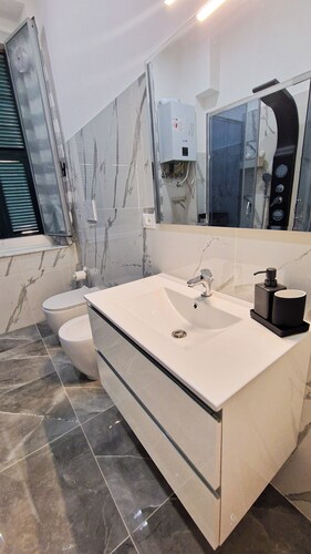 Rewind apartment Genoa, 2 steps from the ferry terminal and 2km from the aquarium