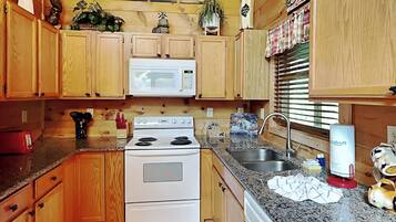 Studio (1 Bedroom) | Property amenity