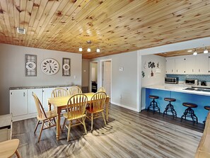 Studio (3 Bedrooms) | Property amenity