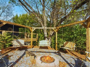 Studio (3 Bedrooms) | Property amenity