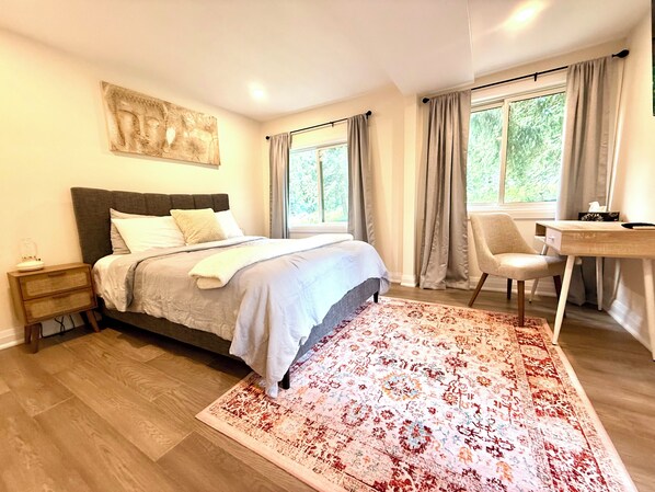 1 bedroom, desk, free WiFi, bed sheets - Cozy Countryside Guesthouse with BBQ & Firepit (Pickering)
