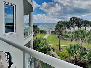 Condo (3 Bedrooms) | Property amenity