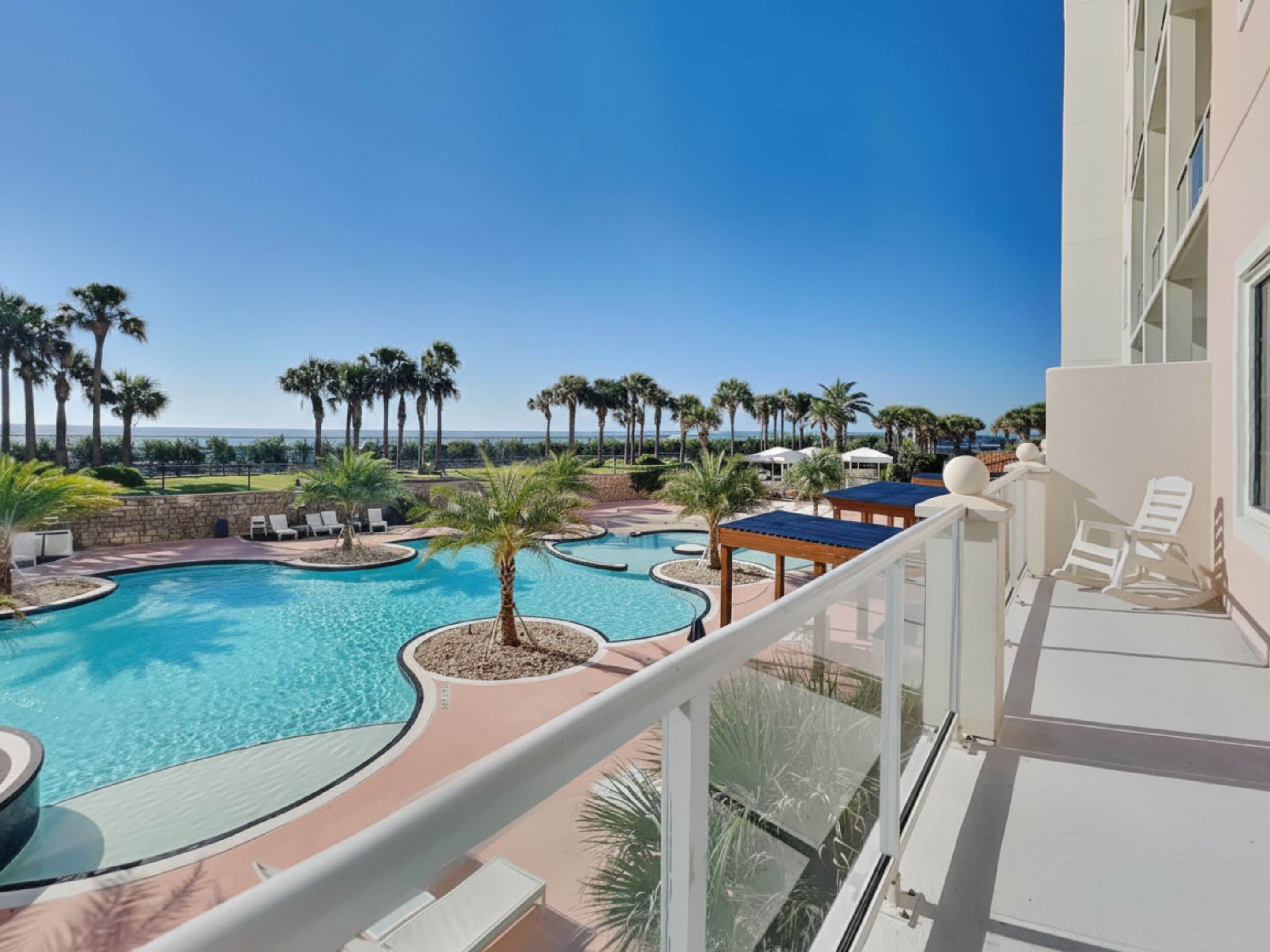 Condo (2 Bedrooms) | Front of property