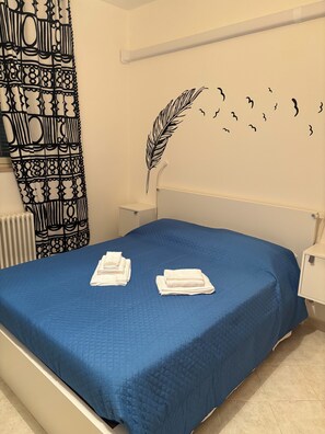 1 bedroom, bed sheets