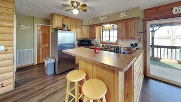 Studio (4 Bedrooms) | Tiện nghi, dịch vụ nơi lưu trú