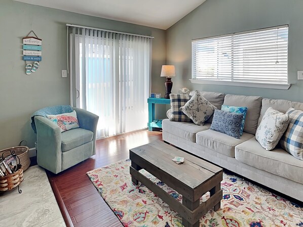 Condo (1 Bedroom) | Living area