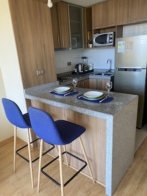 Microwave, oven, stovetop - Stay in the heart of Concepción! Modern and equipped apartment (Concepción)