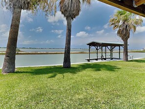 House (4 Bedrooms) | Property amenity - 7 Palms by Miss Kitty’s (Rockport)