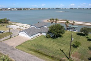 Property amenity - 7 Palms by Miss Kitty’s (Rockport)