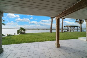House (4 Bedrooms) | Property amenity - 7 Palms by Miss Kitty’s (Rockport)