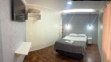 Executive Suite | 1 bedroom, laptop workspace, free WiFi