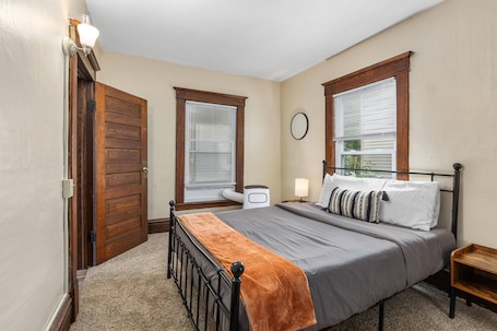 Comfort House | 4 bedrooms, iron/ironing board, free WiFi