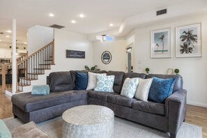 House (3 Bedrooms) | Interior - Belmont Shore Retreat Rooftop Lounge, Putting Green & Near 2nd Street Beaches (Long Beach)