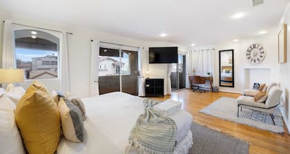 Belmont Shore Retreat Rooftop Lounge, Putting Green & Near 2nd Street Beaches