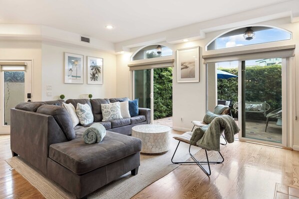 House (3 Bedrooms) | Interior - Belmont Shore Retreat Rooftop Lounge, Putting Green & Near 2nd Street Beaches (Long Beach)