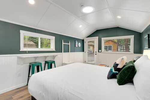 Cabin 1- Hewlett Gulch